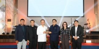 Menteri Transmigrasi M. Iftitah Sulaiman Suryanagara berbicara dalam acara Indonesia Punya Kamu di IPB.