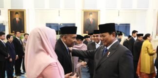 Afriansyah Noor Resmi Jadi Wamenaker, Siap Tingkatkan Perlindungan dan Lapangan Kerja Pelantikan Afriansyah Noor sebagai Wamenaker oleh Presiden Prabowo Subianto