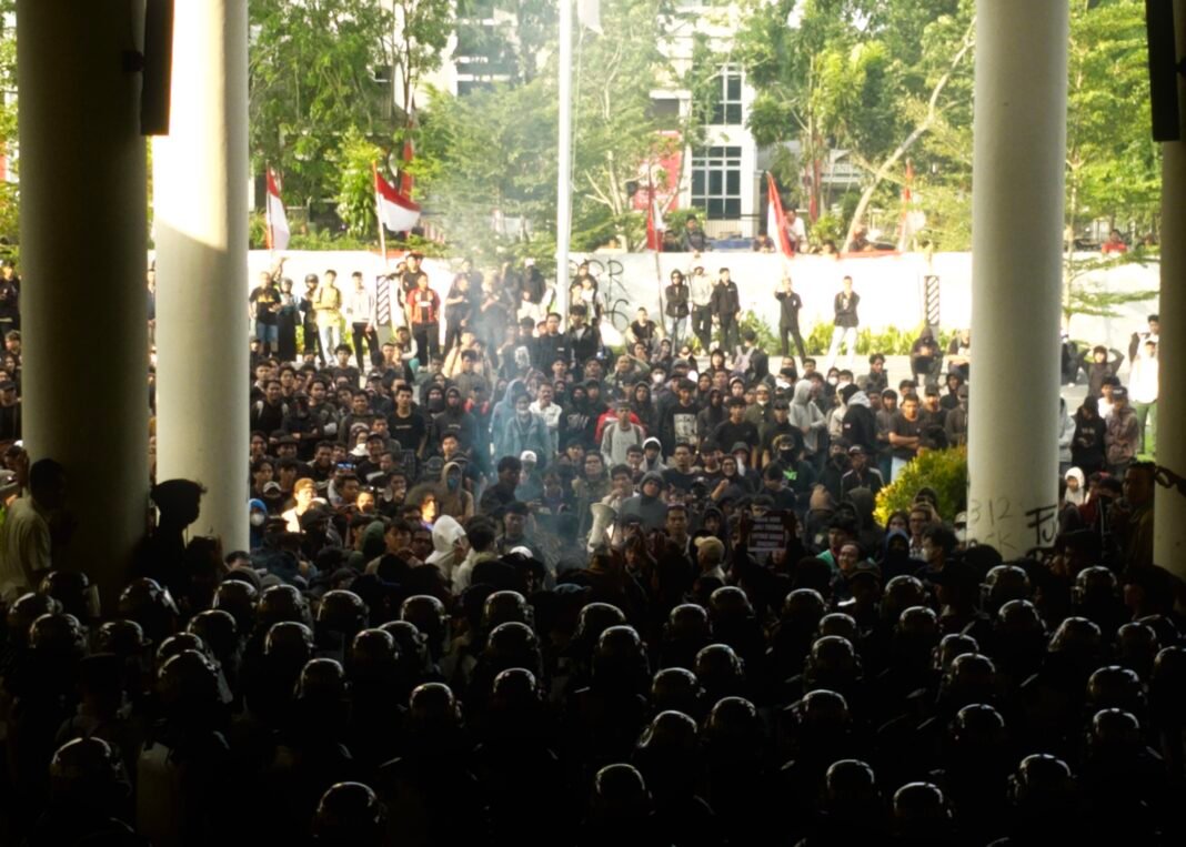 Ilustrasi Demonstrasi