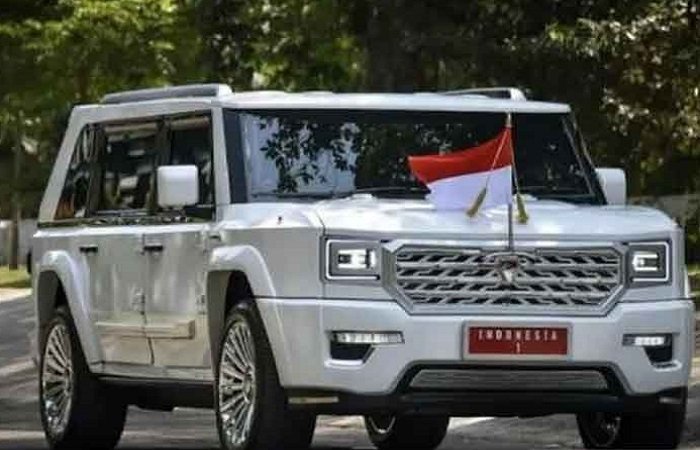 184363cb42b138e087583cd2ad023c06 Presiden Prabowo Subianto menargetkan Indonesia memiliki mobil nasional dalam beberapa tahun ke depan. Ia mengandalkan Maung Pindad sebagai simbol kebanggaan buatan anak bangsa dan langkah menuju kemandirian industri otomotif.
