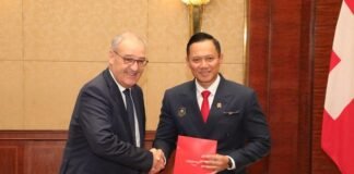 Menko AHY bertemu Wakil Presiden Konfederasi Swiss Guy Parmelin bahas kerja sama infrastruktur hijau. Pertemuan menghasilkan MoU energi dan dorongan investasi berkelanjutan.