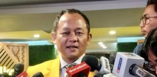 Partai Golkar Nilai Langkah AMPG dan AMPI Laporkan Akun Penghina Bahlil Sudah Tepat Sekjen Golkar M. Sarmuji menilai langkah AMPG dan AMPI melaporkan akun media sosial yang diduga menghina Bahlil Lahadalia sudah tepat. Ia menegaskan pelaporan itu bukan instruksi partai, melainkan inisiatif kader muda untuk menjaga etika publik.