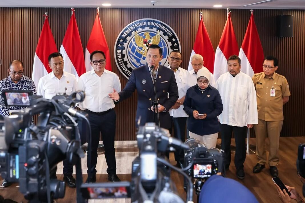 AHY Pimpin Rapat Nasional Bahas Kebijakan Zero ODOL Menko AHY pimpin rapat koordinasi nasional bahas kebijakan zero ODOL di Jakarta.