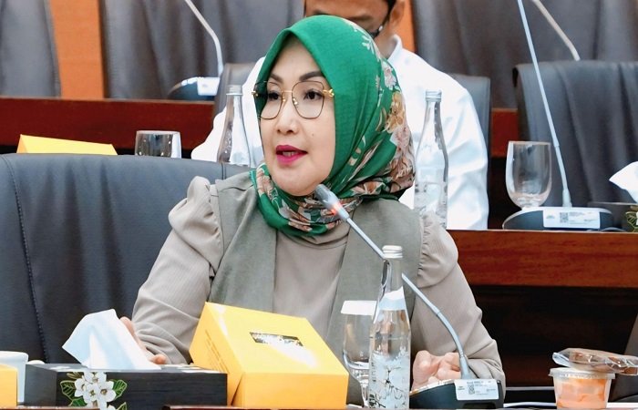 Anggota_Komisi_VI_DPR_RI_Imas_Aan_Ubudiyah__Foto__Farhan_vel20251026103332 Anggota Komisi VI DPR RI Imas Aan Ubudiyah mendukung langkah Menkeu Purbaya Yudhi Sadewa untuk menghentikan impor pakaian bekas dengan blacklist importir. Kebijakan ini dinilai akan menghidupkan kembali industri tekstil nasional.