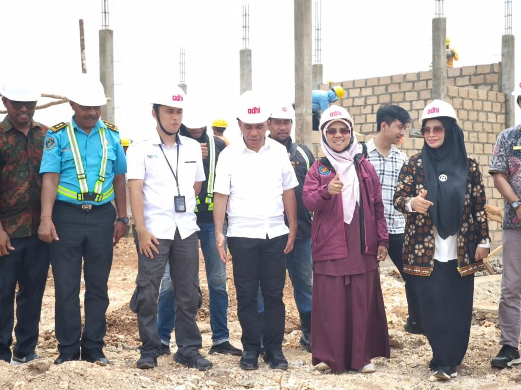 Anggota DPR RI Saadiah Uluputty meninjau Proyek Kampung Nelayan Merah Putih di Tual, Maluku, untuk dorong kesejahteraan dan kemandirian ekonomi pesisir.