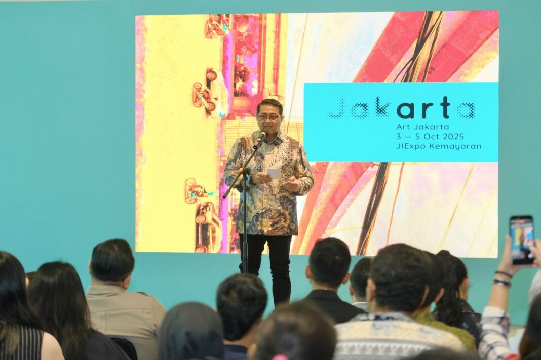 Teuku Riefky Harsya di Art Jakarta 2025 Menteri Ekraf: Art Jakarta 2025 Jadi Barometer Seni Rupa dan Ekonomi Kreatif Nasional