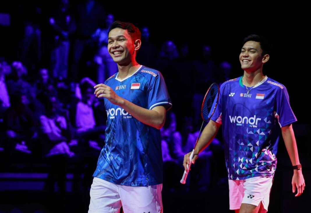 FajarFikri3_SF_DenmarkOpen2025_PBSI_20251018-1536x1024 Fajar Alfian/Muhammad Shohibul Fikri gagal meraih gelar juara di final French Open 2025 setelah dikalahkan pasangan Korea Kim Won-ho/Seo Seung-jae dengan skor 21-10, 13-21, 12-21 di Glaz Arena, Prancis.
