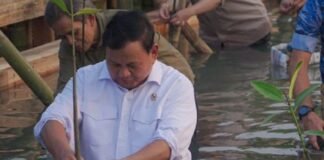 Presiden Prabowo meneken Perpres 110/2025 yang memperkuat NEK dan pengendalian emisi GRK nasional. Regulasi baru membuka perdagangan karbon dan membentuk SRUK sebagai registri karbon.