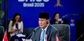 Satu tahun pemerintahan Presiden Prabowo Subianto membawa Indonesia ke level baru diplomasi global. Indonesia resmi bergabung dengan BRICS pada Januari 2025, memperkuat posisi ekonomi dan politik luar negeri bangsa.