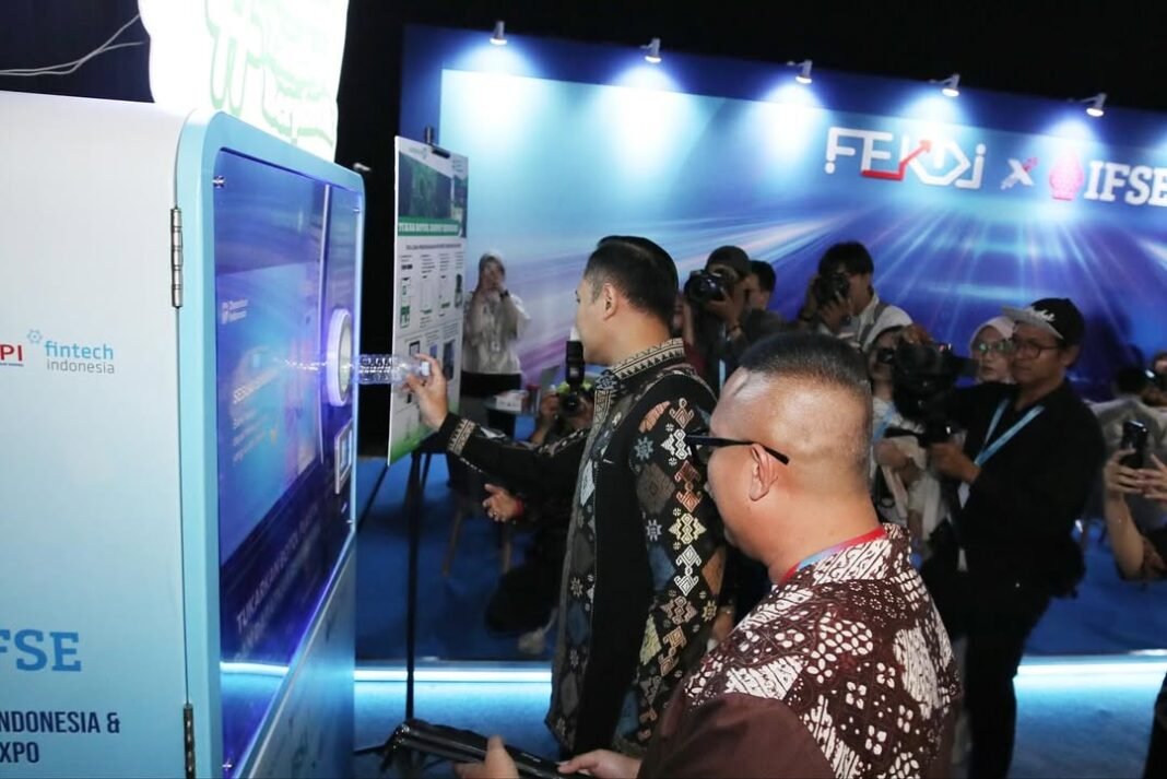 Menko AHY mengapresiasi program RVM BSI x Plasticpay di FEKDI & IFSE 2025 yang memberi insentif Rp500 per botol plastik dan mendukung ekonomi hijau serta daur ulang nasional.