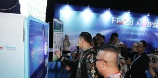 Menko AHY mengapresiasi program RVM BSI x Plasticpay di FEKDI & IFSE 2025 yang memberi insentif Rp500 per botol plastik dan mendukung ekonomi hijau serta daur ulang nasional.