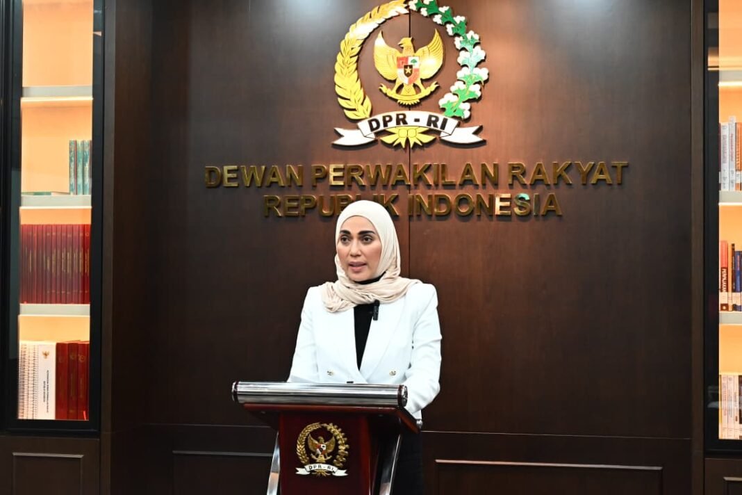 DPR RI menegaskan UU Nomor 8 Tahun 2016 tentang Penyandang Disabilitas tidak bertentangan dengan UUD 1945. DPR juga meminta Mahkamah Konstitusi menolak uji materi yang dinilai tidak berdasar.