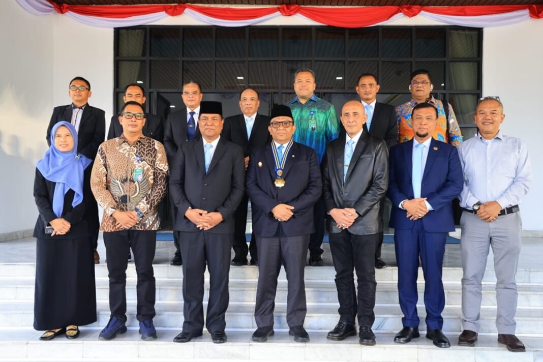 Afriansyah Noor Terima Penghargaan Kartika Astha Brata dari IPDN Wamenaker Afriansyah Noor Terima Penghargaan Kartika Astha Brata dari IPDN