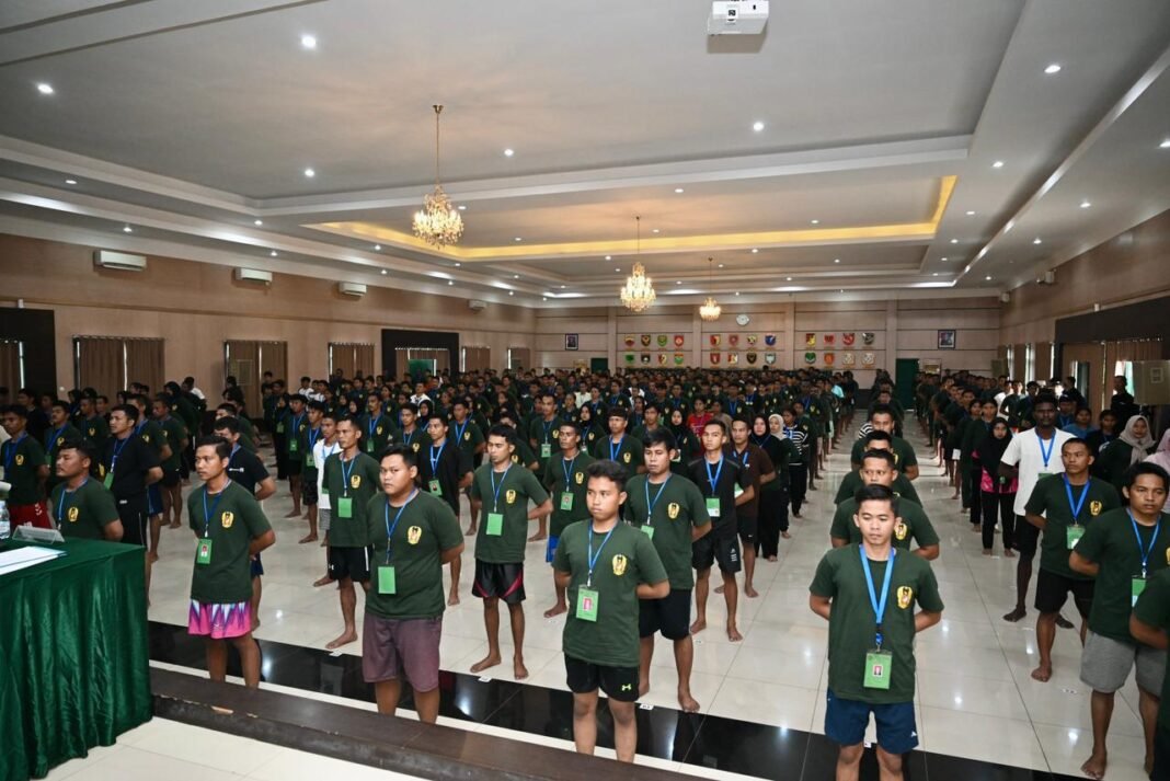 Mentrans Iftitah Tinjau Seleksi Akhir Komcad Transmigran di Bandung 300 Transmigran Lolos Jadi Komcad, Mentrans Iftitah: Fokus pada Pembentukan Karakter dan Disiplin