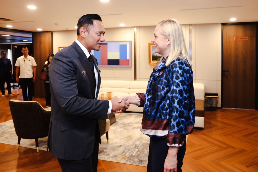 Pertemuan AHY dan Menlu Finlandia Menko AHY Perkenalkan IPFO ke Menlu Finlandia, Tegaskan Indonesia Siap Jadi Mitra Investasi