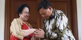 Presiden ke-5 RI Megawati Soekarnoputri mengirimkan bunga anggrek merah putih kepada Presiden Prabowo Subianto di hari ulang tahunnya yang ke-74. Tindakan ini jadi simbol persahabatan, patriotisme, dan etika politik kebangsaan.