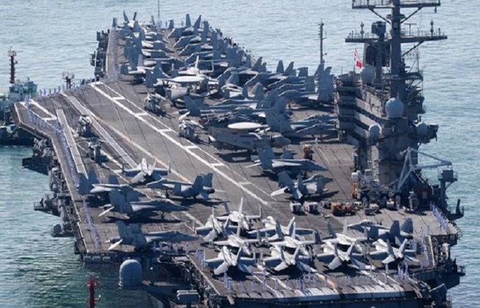 kapal-induk-as-tiba-di-korsel-untuk-peringatkan-korut-5_169 Amerika Serikat mengerahkan kapal induk USS Gerald R Ford ke Amerika Latin untuk melawan penyelundupan narkoba. Langkah ini memicu kekhawatiran perang setelah menewaskan 6 orang di Laut Karibia dan menegangkan hubungan dengan Venezuela serta Kolombia.