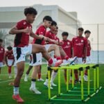 Kabar Timnas Indonesia U-17 Jelang Kick Off Piala Dunia U-17 2025, Garuda Muda Percaya Diri! Skuad Timnas Indonesia U-17 tiba di Doha jelang Piala Dunia U-17 2025 dan disambut meriah oleh Duta Besar RI serta puluhan suporter Garuda di Qatar.