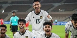 Hasil Akhir Timnas Indonesia U-17 vs Paraguay, Sempat Unggul! Pasukan Garuda Muda Kalah Tipis 1-2 Timnas Indonesia U-17 kalah 1-2 dari Paraguay dalam laga uji coba di Dubai, meski sempat unggul lebih dulu. Hasil ini jadi evaluasi penting jelang Piala Dunia U-17 2025 di Qatar.