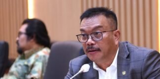 Anggota Komisi IX DPR RI, Edy Wuryanto, mendesak Kemenkes dan BPJS Kesehatan segera menerbitkan regulasi penghapusan tunggakan iuran PBPU nonaktif yang tidak mampu bayar. Kebijakan ini dinilai penting untuk memulihkan hak konstitusi masyarakat terhadap layanan kesehatan.