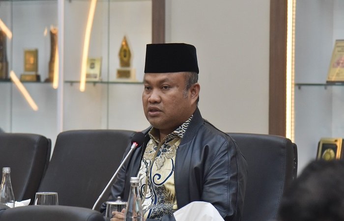 Sugiat Santoso menyoroti tiga isu besar dalam revisi UU Guru dan Dosen: kesenjangan kesejahteraan guru swasta, ketimpangan tata kelola, dan perlindungan hukum.