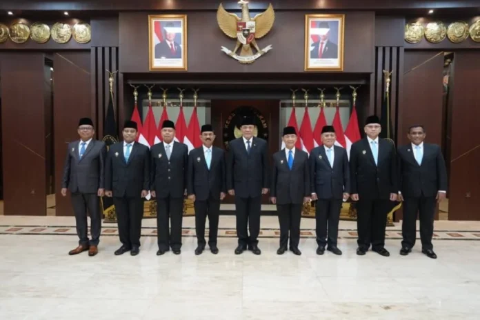 Menko Polkam Djamari Resmi Kukuhkan Enam Pejabat Baru di Kemenko Polkam