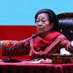 Ketum PDIP Megawati Beberkan Alasan Tak Punya HP: Banyak yang Ingin Tahu Tapi Tak Semua Baik Megawati Soekarnoputri menyinggung kebiasaan orang bermain HP di acara penting dan mengaku tak punya ponsel karena merasa sering diintai banyak orang.