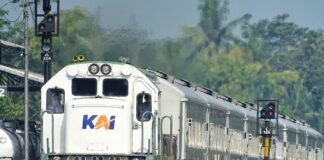 Kereta Api Capai 500 Juta Penumpang Setahun, Menko AHY Siapkan Penambahan Armada dan Jaringan Rel