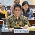 Pemerintah Tarik Rp75 Triliun dari Bank, Menkeu Purbaya Optimistis Ekonomi Tumbuh 6 Persen Menteri Keuangan Purbaya Yudhi Sadewa mengungkap pemerintah menarik Rp75 triliun dana SAL dari perbankan untuk belanja negara dan mendorong pertumbuhan ekonomi nasional.