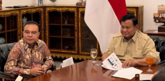 Presiden Prabowo Subianto menggelar pertemuan strategis di Istana Merdeka bersama sejumlah pejabat negara untuk membahas stabilitas politik, arah kebijakan ekonomi, dan peningkatan investasi nasional.