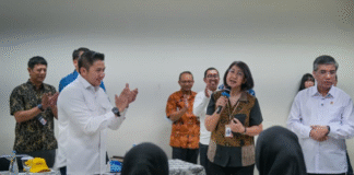 Seskab Teddy Tinjau Program Magang Nasional di PT Denso, Upaya Nyata Serap Lulusan Muda Seskab Teddy Indra Wijaya meninjau pelaksanaan Program Magang Nasional di PT Denso Indonesia, Bekasi. Didampingi Menaker Yassierli, ia memastikan program berjalan baik dan efektif menyerap lulusan baru ke dunia kerja.