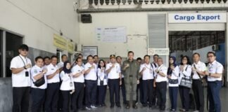 Menko AHY pimpin rapat koordinasi darurat di Medan terkait bencana akibat tropical cyclone di Sumatra. Pemerintah fokus evakuasi korban, pemulihan listrik, BBM, logistik, dan pembukaan akses jalan.