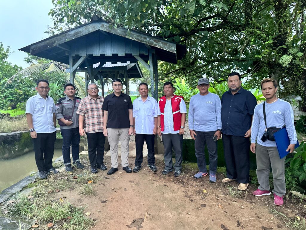 Kejar Target Ketahanan Pangan, Stafsus Herzaky Tinjau Pembangunan Infrastruktur Irigasi di Singkawang dan Sambas 1 Herzaky Mahendra Putra memantau langsung pembangunan jaringan irigasi di Singkawang dan Sambas sebagai pelaksanaan Inpres 2/2025. Upaya nyata pemerintah memperkuat sektor pangan dan memastikan petani mendapatkan manfaat langsung di lapangan.