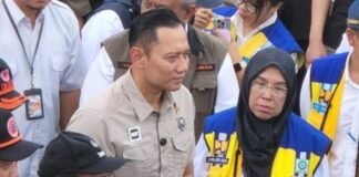 AHY memastikan armada udara TNI-Polri digunakan optimal untuk distribusi logistik korban banjir dan longsor di Sumatra. Ia meninjau Posko OMC Kualanamu dan mengoordinasikan pemulihan listrik serta pasokan BBM.