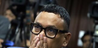 Mahkamah Kehormatan Dewan (MKD) DPR RI memutuskan tiga anggota DPR terbukti melanggar kode etik, yakni Nafa Urbach, Eko Patrio, dan Ahmad Sahroni. Sementara Adies Kadir dan Uya Kuya dinyatakan tidak bersalah dan akan diaktifkan kembali sebagai anggota DPR RI.
