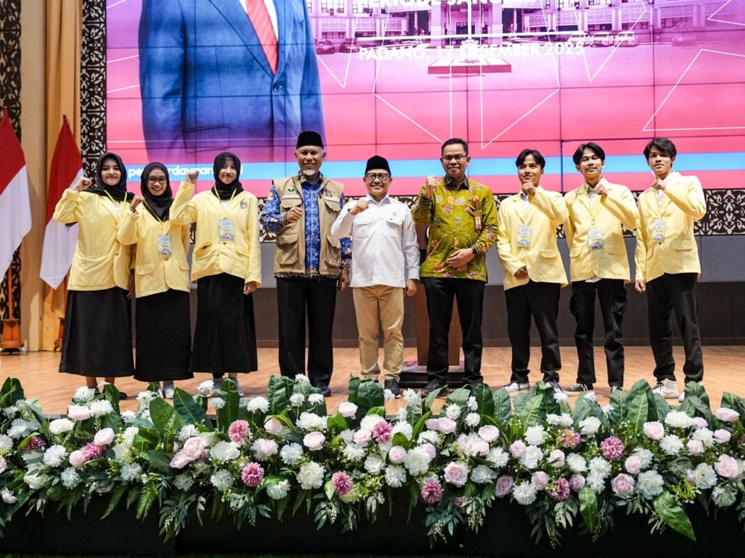 Menko PM Muhaimin Iskandar Lepas Ribuan Mahasiswa KKN UNP ke Lokasi Bencana Sumatra