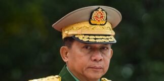 Pemimpin junta Myanmar Min Aung Hlaing mengingatkan warga agar tidak menolak memilih jelang pemilu yang digelar bertahap. Pemilu ini menuai kritik karena dianggap hanya formalitas pascakudeta 2021.