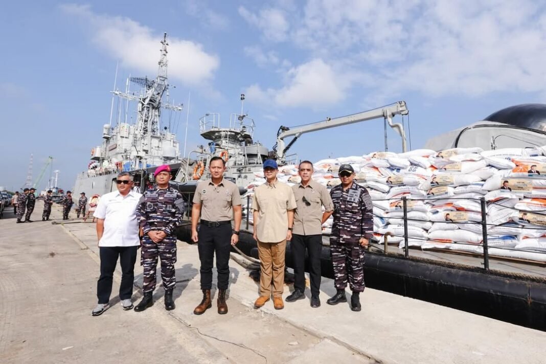 Lewat Jalur Laut, Menko AHY Lepas KRI Sutedi Senaputra Distribusikan 50 Ton Bantuan Bencana ke Aceh