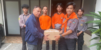 Bantu Mahasiswa yang Terdampak, Demokrat Salurkan 250 Kaleng Dendeng Sapi untuk Korban Banjir di Sumatera Bantu Mahasiswa yang Terdampak, Demokrat Salurkan 250 Kaleng Dendeng Sapi untuk Korban Banjir di Sumatera