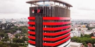 KPK menggelar OTT di Kabupaten Tangerang, Banten, dan mengamankan lima orang, termasuk seorang jaksa. Pemeriksaan masih berlangsung di Gedung KPK.