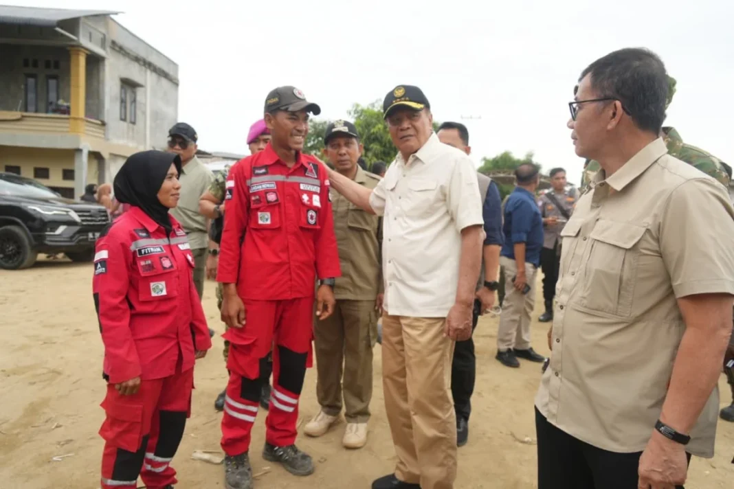 Tinjau Bencana Pidie Jaya, Menko Polkam Djamari Chaniago Beri Bantuan Mobil Penjernih Air