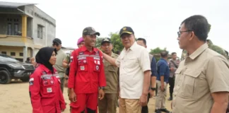 Tinjau Bencana Pidie Jaya, Menko Polkam Djamari Chaniago Beri Bantuan Mobil Penjernih Air