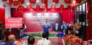 Penantian 30 Tahun Berakhir, Menko AHY Serahkan SHM Vihara Berusia 400 Tahun di Cirebon