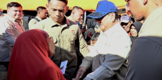 Presiden Prabowo Subianto meninjau langsung warga terdampak di Padang Pariaman, memastikan pemulihan layanan dasar, percepatan bantuan, dan penanganan bencana di Sumatra berjalan optimal.