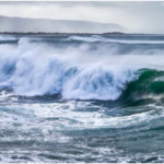 Kapal KLM Fitri Jaya yang membawa Camat Liukang Tupabbring dan relawan Dompet Dhuafa tenggelam di Selat Makassar. Tiga orang dilaporkan meninggal dunia akibat cuaca buruk.