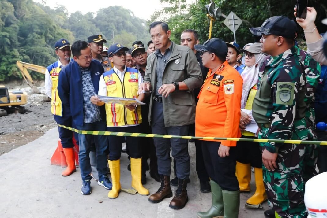 Menko AHY Prioritaskan Pemulihan Jalur Lembah Anai Pasca Bencana Longsor