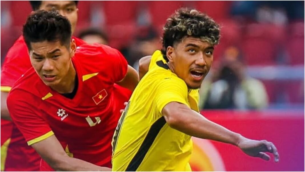 Timnas Vietnam U22 kalahkan Timnas Malaysia U22 2-0 di SEA Games 2025. Hasil ini membuka peluang Timnas Indonesia U22 lolos ke semifinal lewat jalur runner-up terbaik.