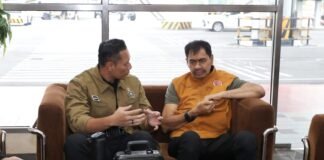 Bertemu Muzakir Manaf di Kualanamu, Menko AHY Koordinasikan Penanganan Bencana di Aceh