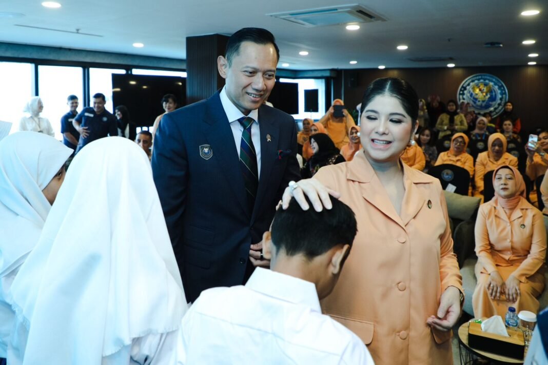 Menko AHY sebut SDM unggul investasi termahal bangsa.