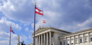 Parlemen Austria dijadwalkan menggelar pemungutan suara untuk RUU larangan hijab bagi anak perempuan di bawah 14 tahun. Kebijakan ini menuai kritik Amnesty International dan komunitas Muslim Austria.